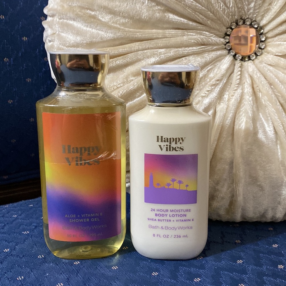 BATH & BODY WORKS SET. . . HAPPY VIBES SCENT - Picture 2 of 6